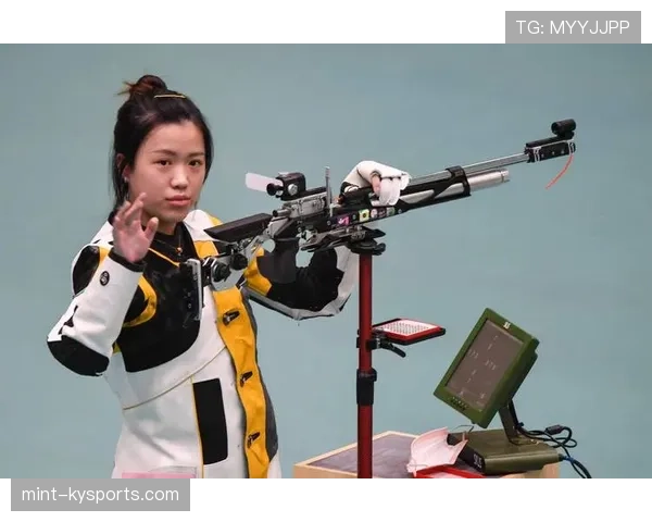 杨倩训练完顺手拿个奥运金牌，回家还能靠代言买下整条小吃街？